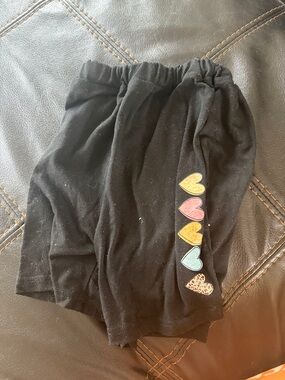 Girls Black Heart-Trim Elastic Waist Shorts